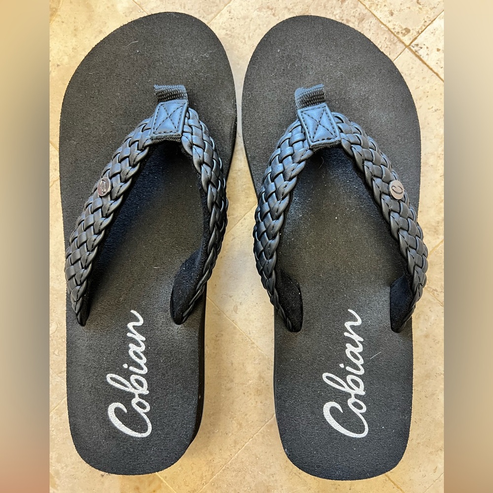 Cobian flip flops size 7